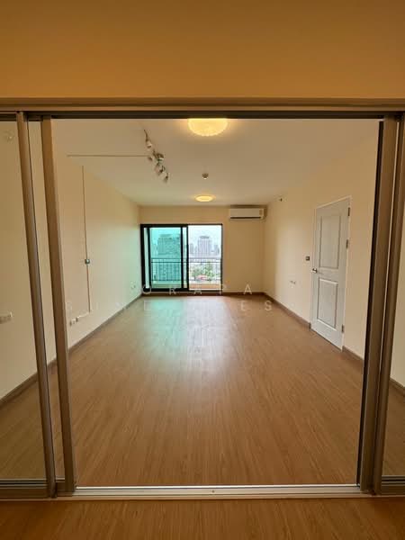 Supalai Park Ekkamai-Thonglor, Bangkok, Petchaburi Road, Bang Kapi, Huai Khwang, Bangkok, 1 Bedroom, 68 sqm, Condo For Sale, by Orapa Sumetheesirisakul, 500152320 - DDproperty.com