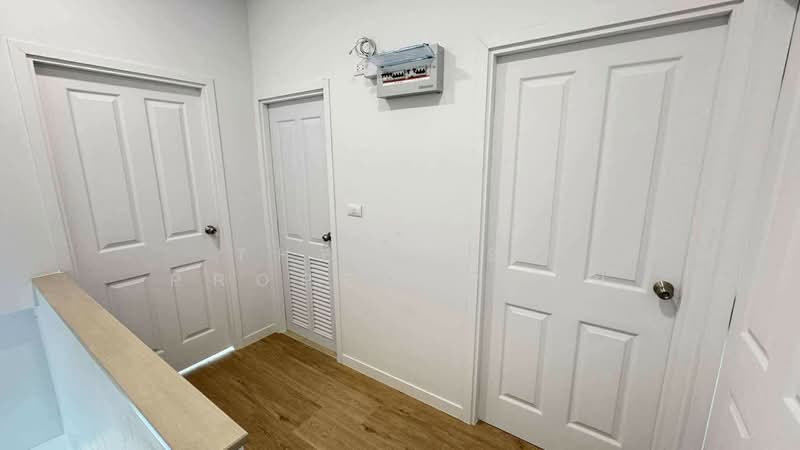 Modi Villa Ladkrabang-Suvarnabhumi : โมดิ วิลล่า ลาดกระบัง-สุวรรณภูมิ, ฉะเชิงเทรา, ถนนหลวงแพ่ง, คลองหลวงแพ่ง, เมืองฉะเชิงเทรา, ฉะเชิงเทรา, 100 ตร.ม., ทาวน์เฮ้าส์ ขาย, โดย The Best Property บีน, 500152369 - DDproperty.com