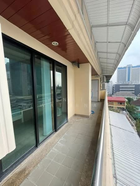 Sampoom Garden Condominium, Bangkok, ซอย 14 Sathorn, Silom, Bang Rak, Bangkok, 2 Bedrooms, 68 sqm, Condo For Rent, by Vinai  Wattana, 500152410 - DDproperty.com