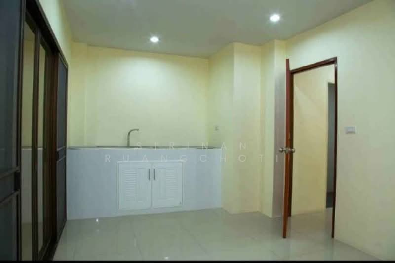 4-BR Townhouse, Bangkok, Khlong Chaokhun Sing, Wang Thonglang, Bangkok, 4 Bedrooms, 160 sqm, Townhouse For Sale, by Sirinan Ruangchoti, 500152526 - DDproperty.com