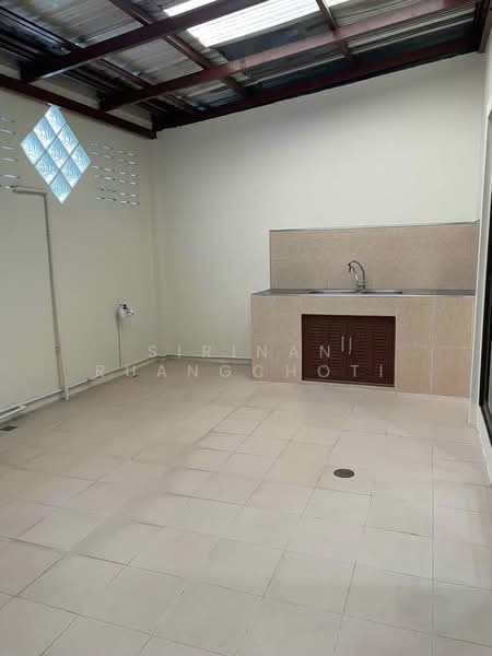 4-BR Townhouse, Bangkok, Khlong Chaokhun Sing, Wang Thonglang, Bangkok, 4 Bedrooms, 160 sqm, Townhouse For Sale, by Sirinan Ruangchoti, 500152526 - DDproperty.com