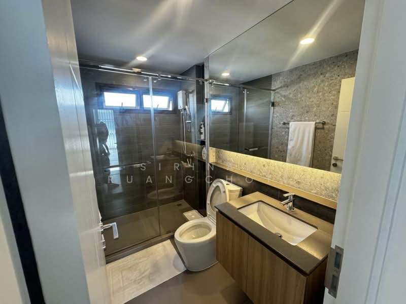 Burasiri Krungthep Kreetha, Bangkok, 95 Soi Pracha Ruam Chai, Hua Mak, Bang Kapi, Bangkok, 4 Bedrooms, 238 sqm, Single Detached House For Rent, by Sirinan Ruangchoti, 500152553 - DDproperty.com