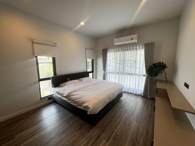 Burasiri Krungthep Kreetha, Bangkok, 95 Soi Pracha Ruam Chai, Hua Mak, Bang Kapi, Bangkok, 4 Bedrooms, 238 sqm, Single Detached House For Rent, by Sirinan Ruangchoti, 500152553 - DDproperty.com