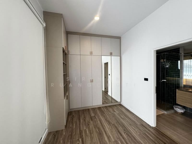 Burasiri Krungthep Kreetha, Bangkok, 95 Soi Pracha Ruam Chai, Hua Mak, Bang Kapi, Bangkok, 4 Bedrooms, 238 sqm, Single Detached House For Rent, by Sirinan Ruangchoti, 500152553 - DDproperty.com