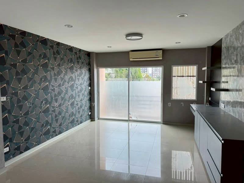 ลาดกระบัง, Bangkok, Lat Krabang, Lat Krabang, Bangkok, , 368 sqm, Shophouse For Rent, by ณภัทร พรสิริเมธากุล, 500152691 - DDproperty.com