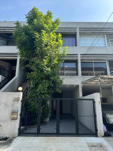 3-BR Townhouse, Bangkok, Bang Chak, Phra Khanong, Bangkok, 3 Bedrooms, 350 sqm, Townhouse For Rent, by Pavana Sirikogar, 500152738 - DDproperty.com