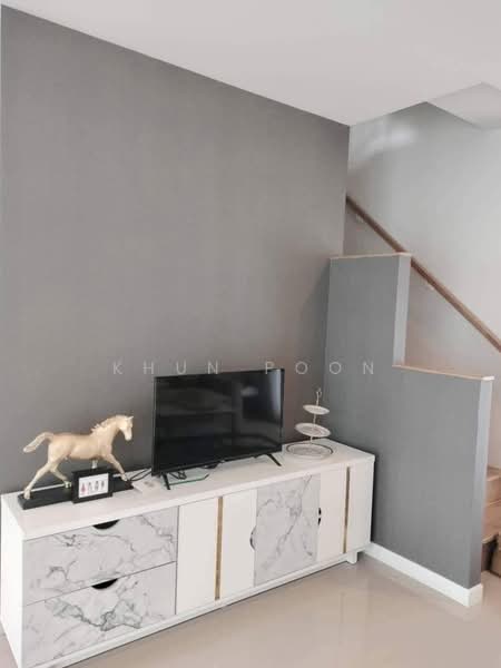 ให้เช่า ทาวน์โฮม 3 ชั้น ทำเลสำโรง – ศรีนครินทร์ | ใกลิ BTS 2 สาย (SPSSR80), สมุทรปราการ, สุขุมวิท, เทพารักษ์, เมืองสมุทรปราการ, สมุทรปราการ, 161 ตร.ม., ทาวน์เฮ้าส์ ให้เช่า, โดย Khun Poon, 500152750 - DDproperty.com