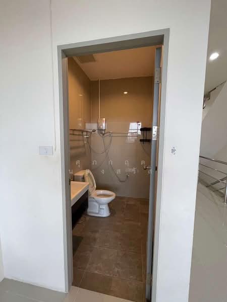 อาคารพานิชย์ ทำเลค้าขายติดถนนหลัก บ้านพรุ, Songkhla, Ban Phru, Hat Yai, Songkhla, 3 Bedrooms, 160 sqm, Townhouse For Sale, by ศุภกฤต ยืนยงสวัสดิ์, 500152763 - DDproperty.com