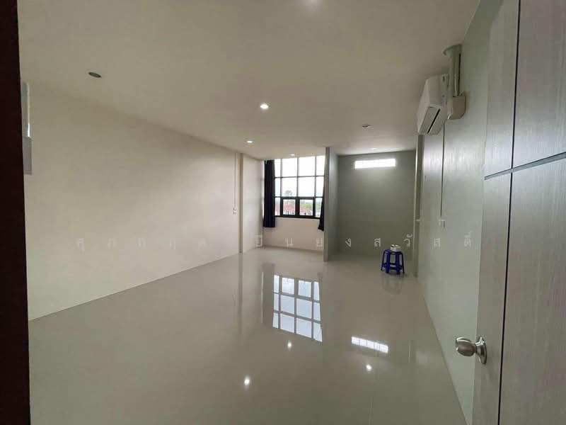 อาคารพานิชย์ ทำเลค้าขายติดถนนหลัก บ้านพรุ, Songkhla, Ban Phru, Hat Yai, Songkhla, 3 Bedrooms, 160 sqm, Townhouse For Sale, by ศุภกฤต ยืนยงสวัสดิ์, 500152763 - DDproperty.com