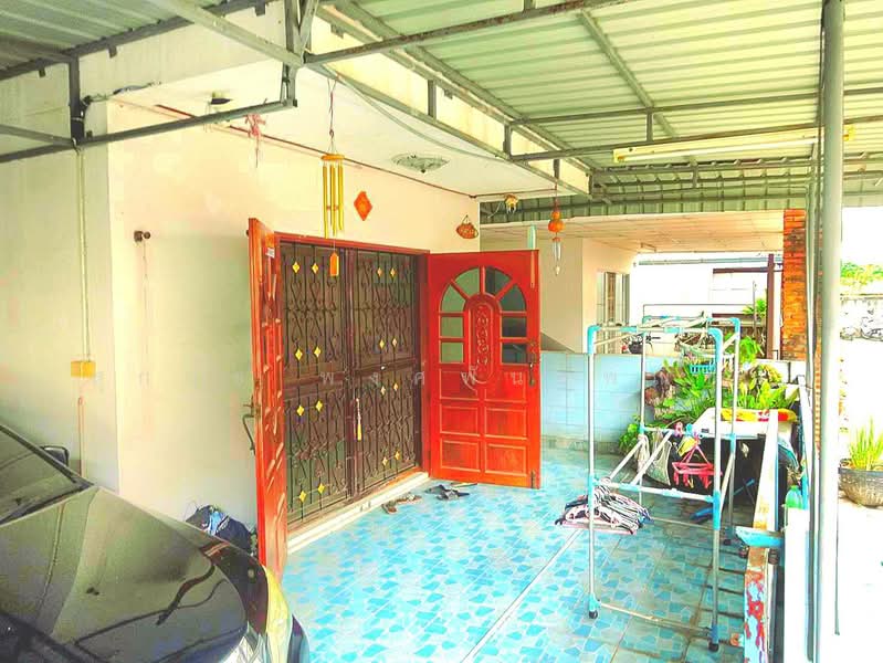 Large townhome for sale at Suan Thip 4 Village, Sam Phran, Nakhon Pathom., Nakhon Pathom, เพชรเกษม, Om Yai, Sam Phran, Nakhon Pathom, 3 Bedrooms, 250 sqm, Townhouse For Sale, by สุกฤช พงศ์พันธุ์พณิชย์, 500152773 - DDproperty.com