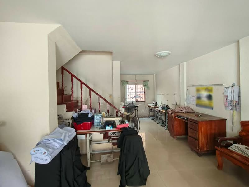 Baan Suetrong Saimai, Pathum Thani, Saimai road, Lat Sawai, Lam Luk Ka, Pathum Thani, 3 Bedrooms, 120 sqm, Townhouse For Sale, by The Best Property Agent เจี๊ยบ, 500152890 - DDproperty.com