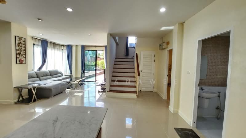 Vararom Premium City Hall, Chiang Mai, San Phi Sua, Muang Chiang Mai, Chiang Mai, 5 Bedrooms, 300 sqm, Single Detached House For Rent, by Koi Yanawee, 500152895 - DDproperty.com