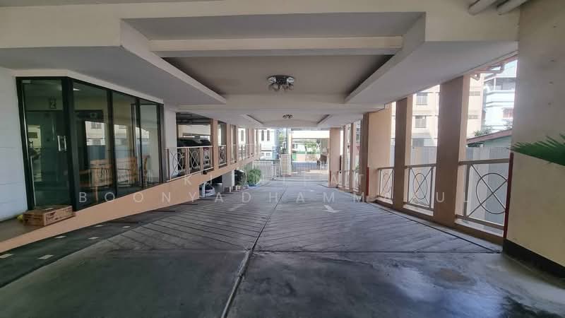 The Maple Sathon-Narathiwat, Bangkok, Narathiwatratchanakharin, Thung Wat Don, Sathon, Bangkok, 2 Bedrooms, 60 sqm, Condo For Sale, by Kitnipat Boonyadhammakul, 500152949 - DDproperty.com