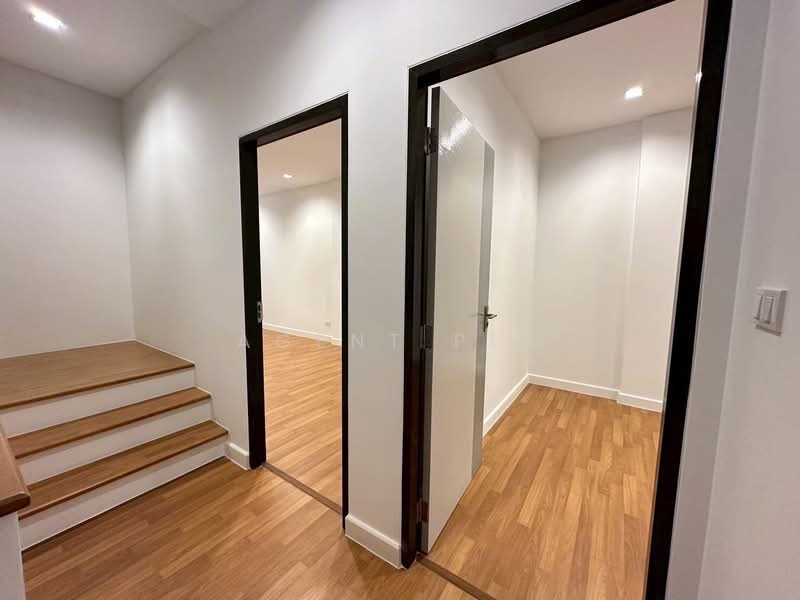Home Office for Rent in Chokchai 4 Area (SPSAD3820), Bangkok, ถนนสตรีวิทยา 2, Lat Phrao, Lat Phrao, Bangkok, 3 Bedrooms, 236 sqm, Townhouse For Rent, by Agent Pla, 500152987 - DDproperty.com
