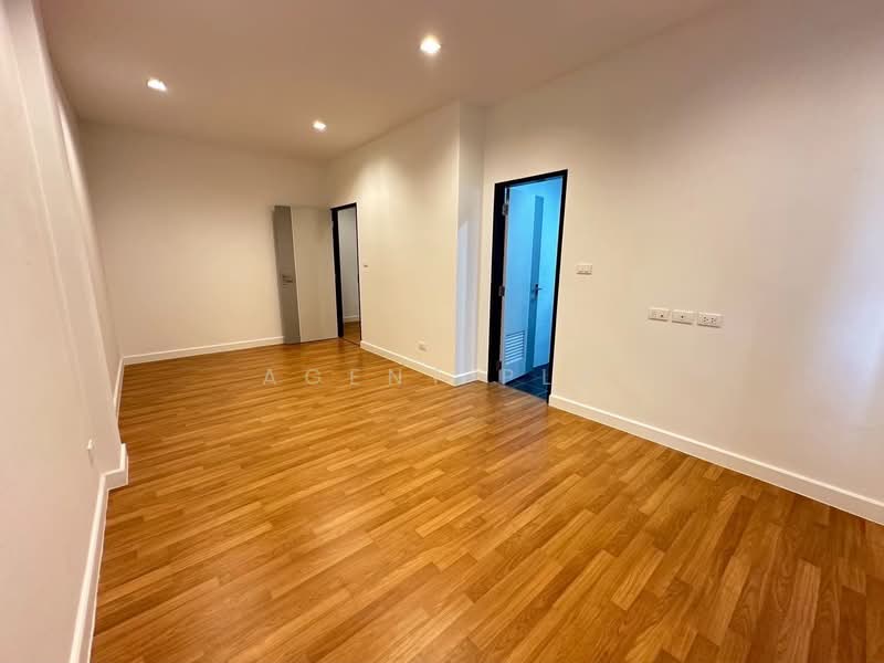 Home Office for Rent in Chokchai 4 Area (SPSAD3820), Bangkok, ถนนสตรีวิทยา 2, Lat Phrao, Lat Phrao, Bangkok, 3 Bedrooms, 236 sqm, Townhouse For Rent, by Agent Pla, 500152987 - DDproperty.com