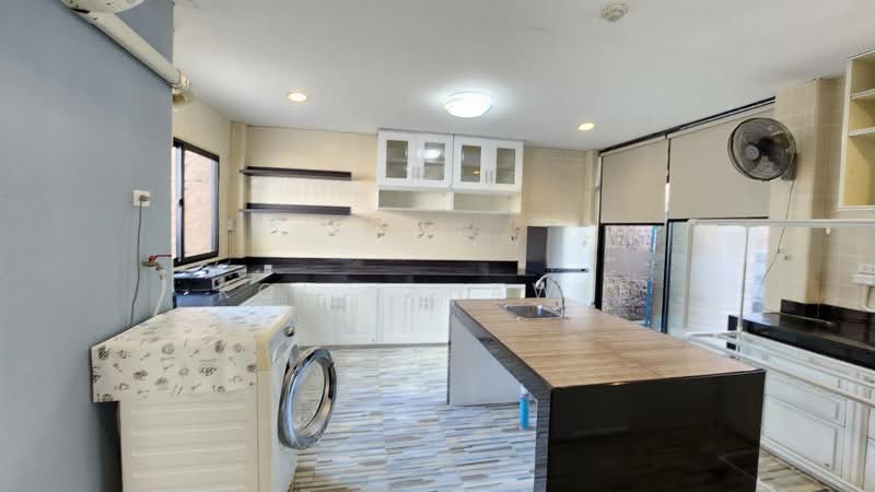 Vararom Premium City Hall, Chiang Mai, San Phi Sua, Muang Chiang Mai, Chiang Mai, 4 Bedrooms, 250 sqm, Single Detached House For Rent, by Koi Yanawee, 500153001 - DDproperty.com