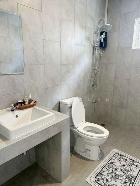 บ้านสวยในโครงการ ให้เช่า – ใกล้มีโชคพลาซ่า เพียง 5 นาที ค่าเช่า 23,000 บาท / เดือน รหัสทรัพย์ : No.5, Chiang Mai, San Phi Sua, Muang Chiang Mai, Chiang Mai, 3 Bedrooms, 100 sqm, Single Detached House For Rent, by Rutchaporn Tunsiri, 500153010 - DDproperty.com