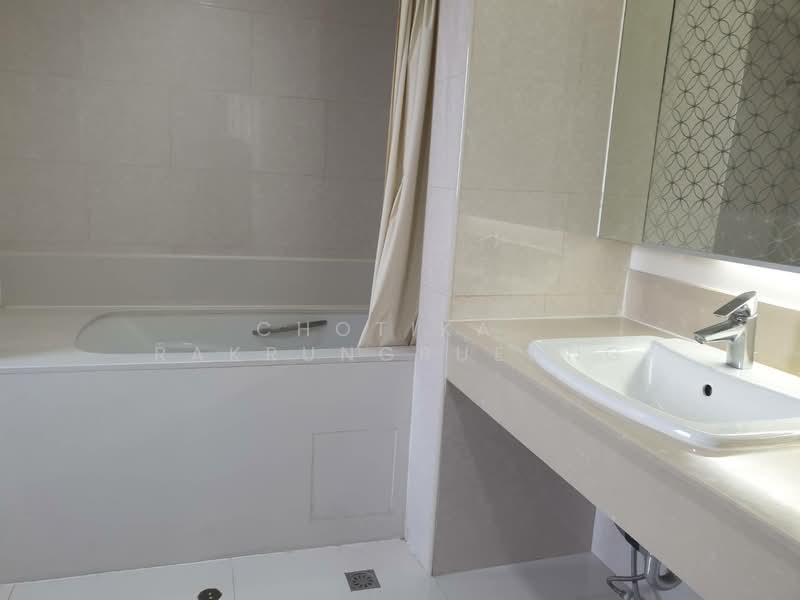 Baan Suanpetch, Bangkok, 18 Soi Sukhumvit 39, Khlong Tan Nua, Watthana, Bangkok, 2 Bedrooms, 133 sqm, Condo For Rent, by Chotika   Rakrungrueang, 500153017 - DDproperty.com