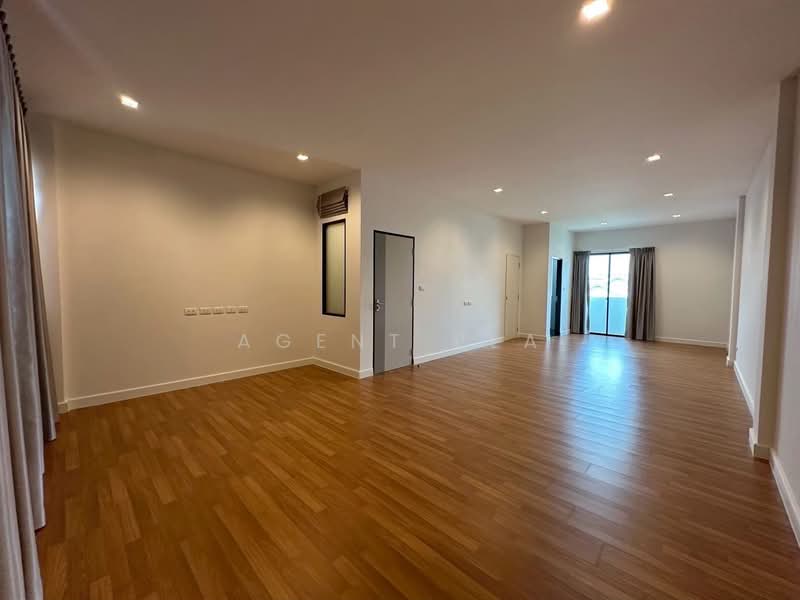 Townhouse for rent, suitable for residential or business use. Company registration is possible. (SPS, Bangkok, สตรีวิทยา 2, Lat Phrao, Lat Phrao, Bangkok, 4 Bedrooms, 300 sqm, Townhouse For Rent, by Agent Pla, 500153060 - DDproperty.com