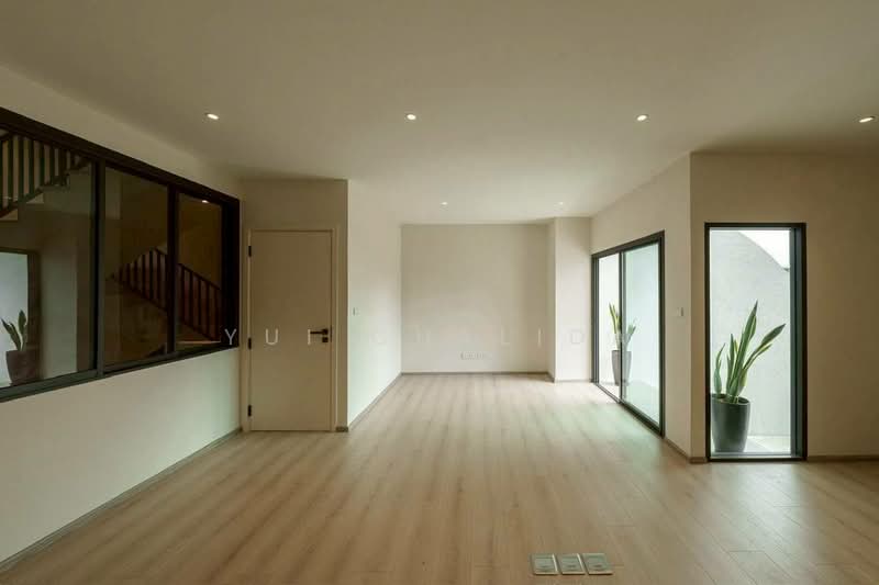 House for sale in Huai Khwang-Ratchada area near MRT Huai Khwang, Bangkok, Huai Khwang, Huai Khwang, Bangkok, 4 Bedrooms, 380 sqm, Townhouse For Sale, by Yui Chalida, 500153062 - DDproperty.com