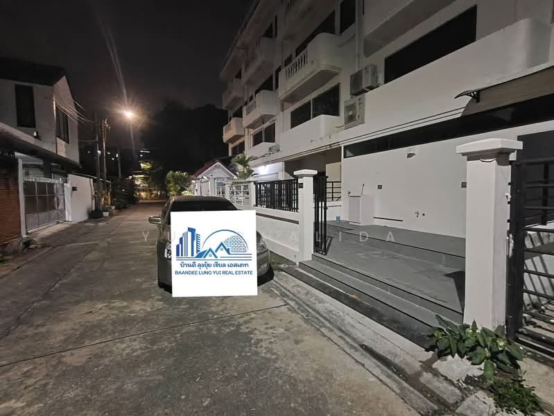 House for sale in Huai Khwang-Ratchada area near MRT Huai Khwang, Bangkok, Huai Khwang, Huai Khwang, Bangkok, 4 Bedrooms, 380 sqm, Townhouse For Sale, by Yui Chalida, 500153062 - DDproperty.com