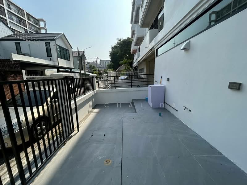 House for sale in Huai Khwang-Ratchada area near MRT Huai Khwang, Bangkok, Huai Khwang, Huai Khwang, Bangkok, 4 Bedrooms, 380 sqm, Townhouse For Sale, by Yui Chalida, 500153062 - DDproperty.com