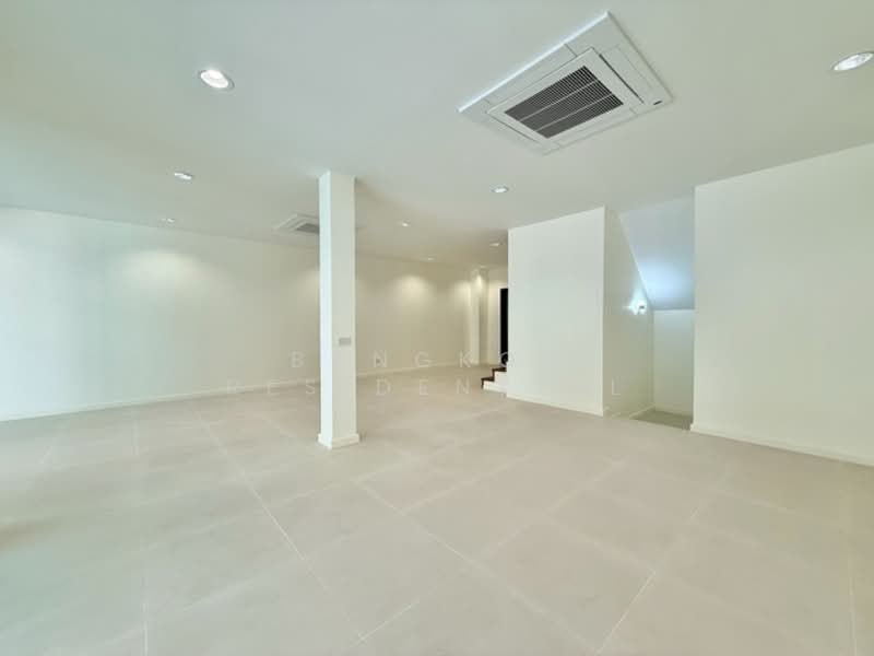 Mu Baan Navin, Bangkok, Soi Navin, Chong Nonsi, Yan Nawa, Bangkok, 4 Bedrooms, 334 sqm, Townhouse For Rent, by Bangkok Residential, 500153098 - DDproperty.com