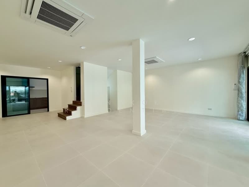 Mu Baan Navin, Bangkok, Soi Navin, Chong Nonsi, Yan Nawa, Bangkok, 4 Bedrooms, 334 sqm, Townhouse For Rent, by Bangkok Residential, 500153098 - DDproperty.com