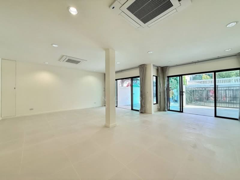 Mu Baan Navin, Bangkok, Soi Navin, Chong Nonsi, Yan Nawa, Bangkok, 4 Bedrooms, 334 sqm, Townhouse For Rent, by Bangkok Residential, 500153098 - DDproperty.com
