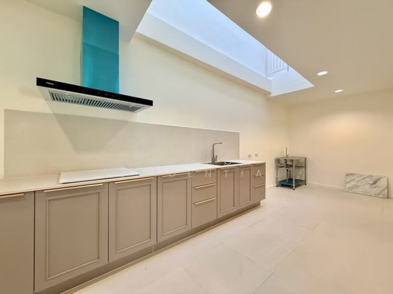 Mu Baan Navin, Bangkok, Soi Navin, Chong Nonsi, Yan Nawa, Bangkok, 4 Bedrooms, 334 sqm, Townhouse For Rent, by Bangkok Residential, 500153098 - DDproperty.com