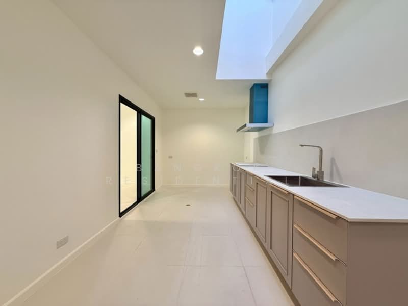 Mu Baan Navin, Bangkok, Soi Navin, Chong Nonsi, Yan Nawa, Bangkok, 4 Bedrooms, 334 sqm, Townhouse For Rent, by Bangkok Residential, 500153098 - DDproperty.com