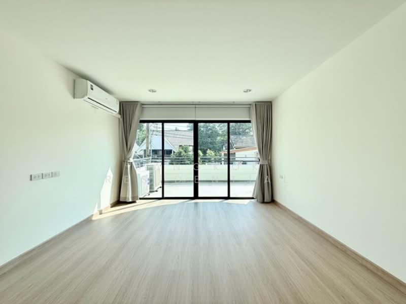 Mu Baan Navin, Bangkok, Soi Navin, Chong Nonsi, Yan Nawa, Bangkok, 4 Bedrooms, 334 sqm, Townhouse For Rent, by Bangkok Residential, 500153098 - DDproperty.com