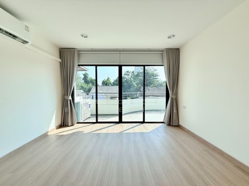 Mu Baan Navin, Bangkok, Soi Navin, Chong Nonsi, Yan Nawa, Bangkok, 4 Bedrooms, 334 sqm, Townhouse For Rent, by Bangkok Residential, 500153098 - DDproperty.com