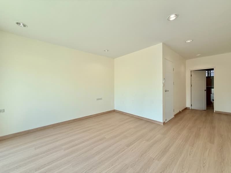 Mu Baan Navin, Bangkok, Soi Navin, Chong Nonsi, Yan Nawa, Bangkok, 4 Bedrooms, 334 sqm, Townhouse For Rent, by Bangkok Residential, 500153098 - DDproperty.com