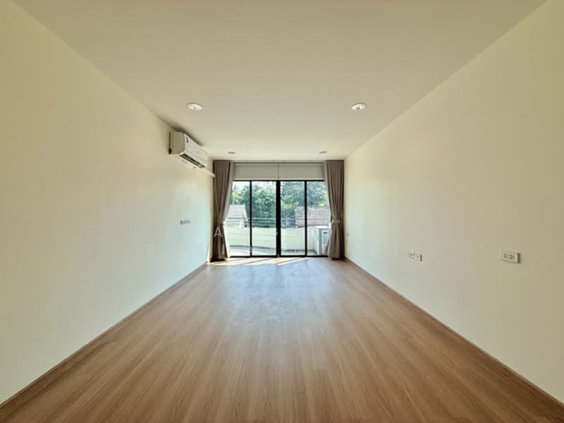 Mu Baan Navin, Bangkok, Soi Navin, Chong Nonsi, Yan Nawa, Bangkok, 4 Bedrooms, 334 sqm, Townhouse For Rent, by Bangkok Residential, 500153098 - DDproperty.com