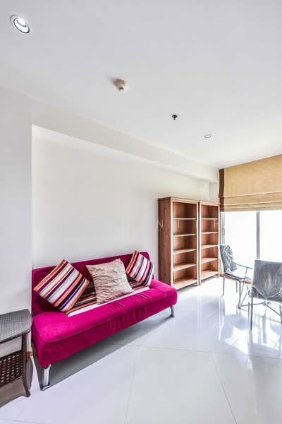 The Empire Place, Bangkok, 88 Narathiwatratchanakharin Road, Thung Maha Mek, Sathon, Bangkok, 1 Bedroom, 55 sqm, Condo For Rent, by Thananith Ittitulyapong, 500153113 - DDproperty.com