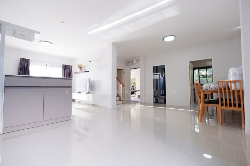 บ้านสวยในโครงการ ให้เช่า – ใกล้โรงเรียนนานาชาตินครพายัพ เพียง 5 นาที ค่าเช่า 35,000 บาท / เดือน รหัส, Chiang Mai, San Phi Sua, Muang Chiang Mai, Chiang Mai, 3 Bedrooms, 150 sqm, Single Detached House For Rent, by Rutchaporn Tunsiri, 500153175 - DDproperty.com