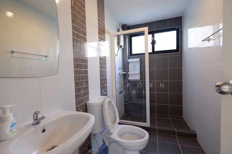 บ้านสวยในโครงการ ให้เช่า – ใกล้โรงเรียนนานาชาตินครพายัพ เพียง 5 นาที ค่าเช่า 35,000 บาท / เดือน รหัส, Chiang Mai, San Phi Sua, Muang Chiang Mai, Chiang Mai, 3 Bedrooms, 150 sqm, Single Detached House For Rent, by Rutchaporn Tunsiri, 500153175 - DDproperty.com