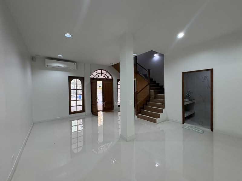 Yenakart Residence, Bangkok, 3 Soi Prasat Suk, Chong Nonsi, Yan Nawa, Bangkok, 10+ Bedrooms, 450 sqm, Townhouse For Rent, by คุณลี, 500153196 - DDproperty.com