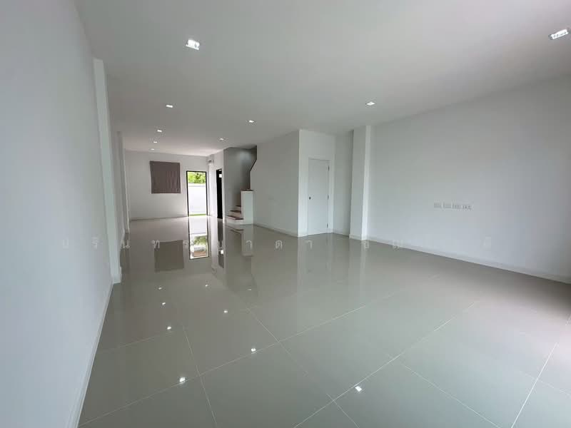 Home Office Satri Witthaya 2-Chokchai 4, Bangkok, Lat Phrao, Lat Phrao, Bangkok, 3 Bedrooms, 293 sqm, Townhouse For Rent, by ปรินทร์ญาดา ชิณโชติ, 500153253 - DDproperty.com