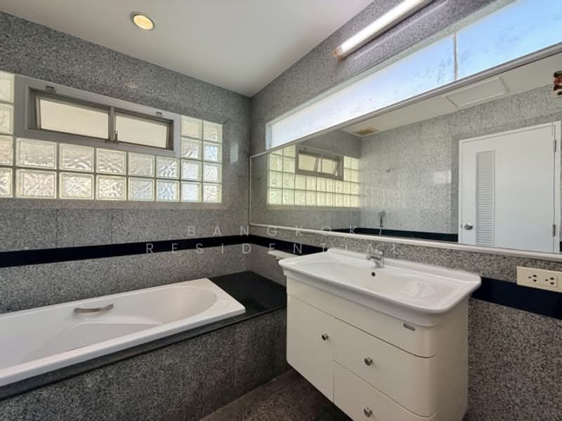 Baan Wannapa, Bangkok, Soi Pai Dee Ma Dee Klang, Khlong Tan Nua, Watthana, Bangkok, 2 Bedrooms, 160 sqm, Apartment For Rent, by Bangkok Residential, 500153276 - DDproperty.com