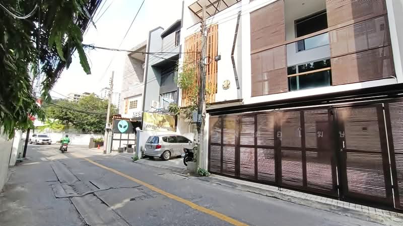 Town Home For Sale close to Emquartier BTS Phrom Phong, Bangkok, สุขุมวิท, Khlong Tan Nua, Watthana, Bangkok, 3 Bedrooms, 400 sqm, Townhouse For Sale, by Chanitnun Mewongukote, 500153314 - DDproperty.com