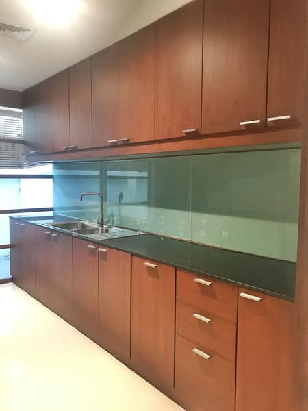 Town Home For Sale close to Emquartier BTS Phrom Phong, Bangkok, สุขุมวิท, Khlong Tan Nua, Watthana, Bangkok, 3 Bedrooms, 400 sqm, Townhouse For Sale, by Chanitnun Mewongukote, 500153314 - DDproperty.com