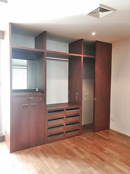 Town Home For Sale close to Emquartier BTS Phrom Phong, Bangkok, สุขุมวิท, Khlong Tan Nua, Watthana, Bangkok, 3 Bedrooms, 400 sqm, Townhouse For Sale, by Chanitnun Mewongukote, 500153314 - DDproperty.com