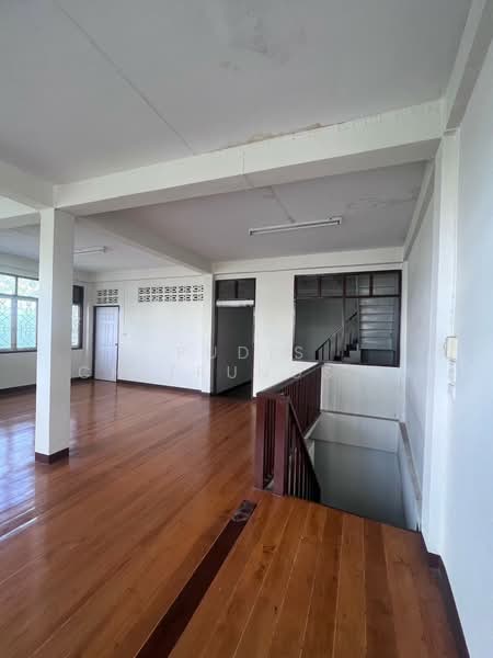 For Rent - Corner Shophouse for Rent – Talad Noi, Khao Lam Road, Bangkok