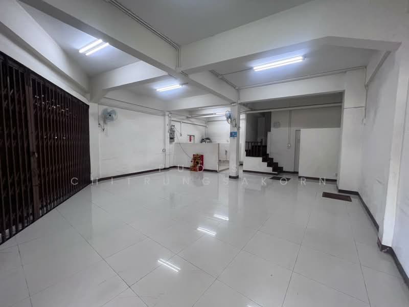 ให้เช่า - ให้เช่าอาคารพาณิชย์ ตึกหัวมุม ตลาดน้อย – ถนนข้าวหลาม, กรุงเทพ