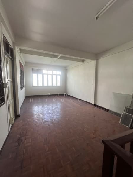 For Rent - Corner Shophouse for Rent – Talad Noi, Khao Lam Road, Bangkok