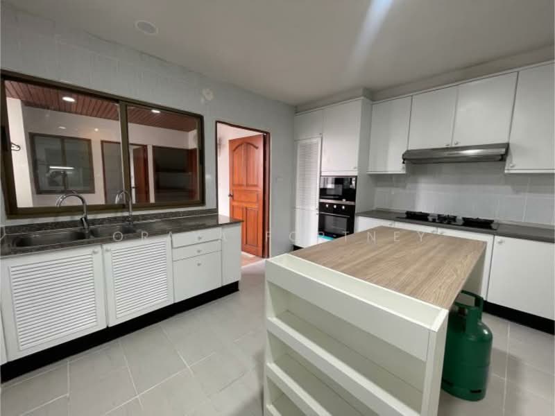 Charan Tower Residences by Aspira, Bangkok, 19 Soi Sukhumvit 43, Khlong Tan Nua, Watthana, Bangkok, 4 Bedrooms, 320 sqm, Apartment For Rent, by Oraya Fortney, 500153537 - DDproperty.com