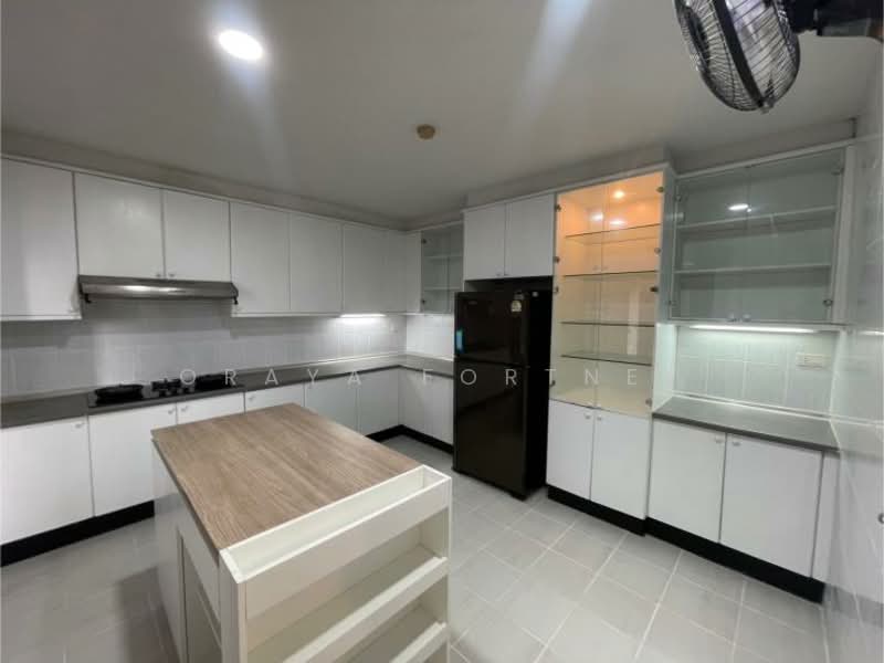 Charan Tower Residences by Aspira, Bangkok, 19 Soi Sukhumvit 43, Khlong Tan Nua, Watthana, Bangkok, 4 Bedrooms, 320 sqm, Apartment For Rent, by Oraya Fortney, 500153537 - DDproperty.com