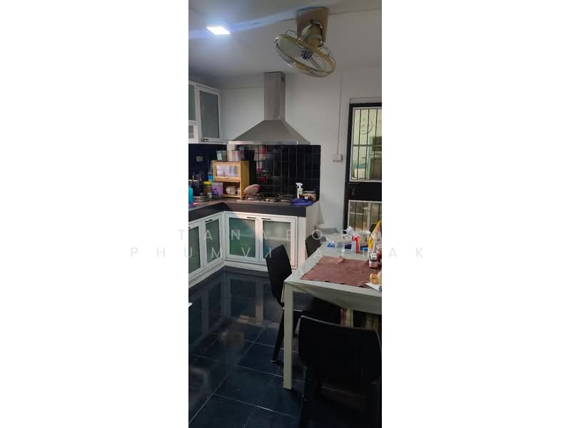 5-BR Townhouse, Bangkok, Nawamin, Bueng Kum, Bangkok, 5 Bedrooms, 200 sqm, Townhouse For Sale, by Tanaporn Phumvilairak, 500153541 - DDproperty.com